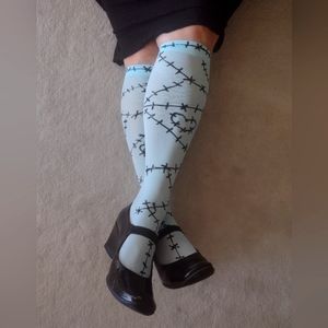 Knees high socks with stitches